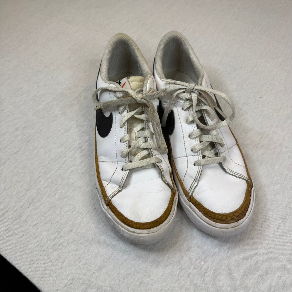 Nike Court Royale 2 Low White Black‎ Gold Sneakers Youth Size 6Y DA5380 102 - Picture 2 of 8